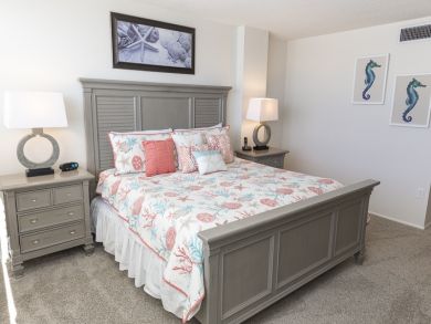 Siesta Key Vacation Condo Sleeps Six Guests.
